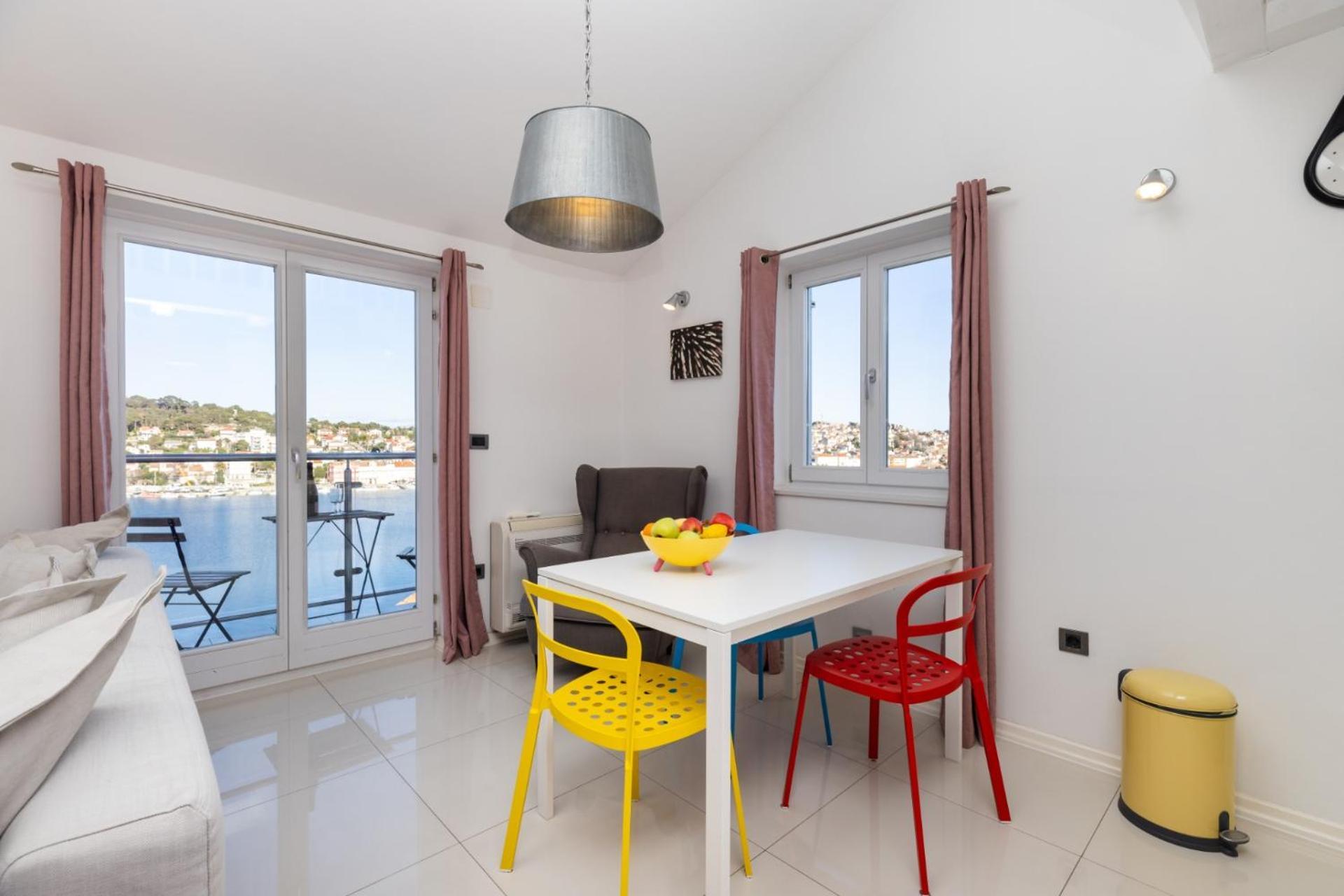 Apartments Montevideo Малий Лошинь Екстер'єр фото