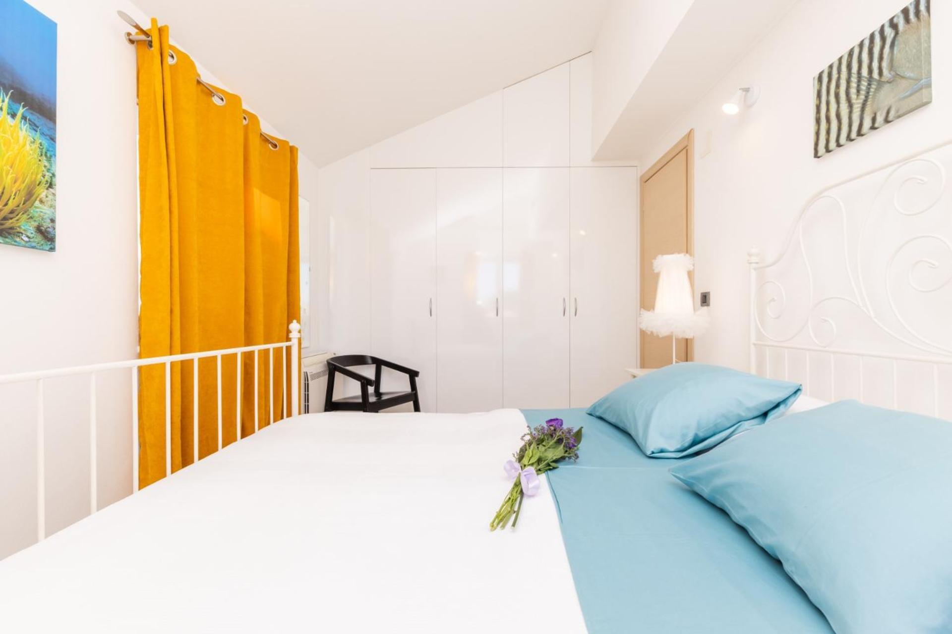 Apartments Montevideo Малий Лошинь Екстер'єр фото